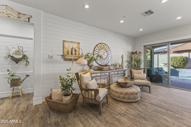 sitting room featuring visible vents, recessed lighting, baseboards, and wood finished floors