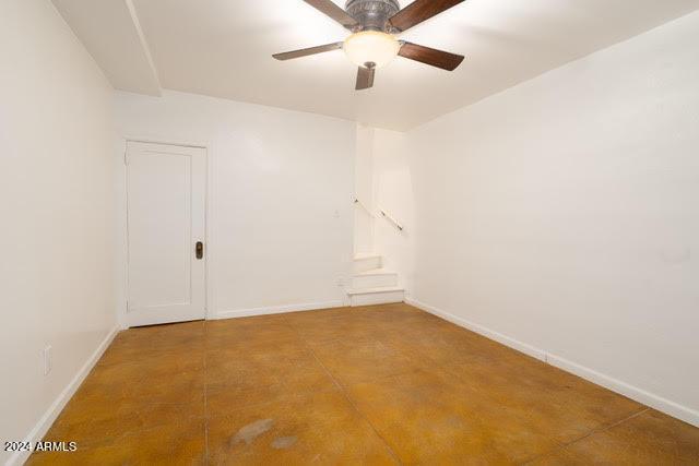 unfurnished room with ceiling fan