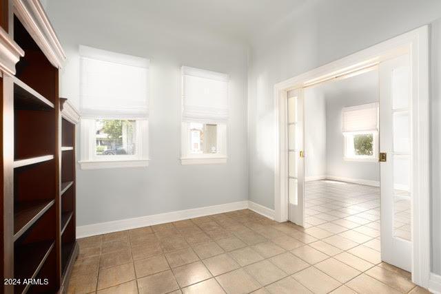 unfurnished room featuring light tile patterned floors