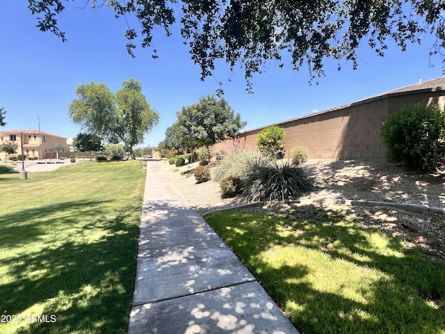 3225 E Cardinal Ct, Chandler, AZ 85286 - surrounding community with a lawn