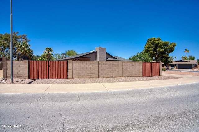 4079 E Shangri La Rd, Phoenix, AZ 85028 - view of side of property featuring fence