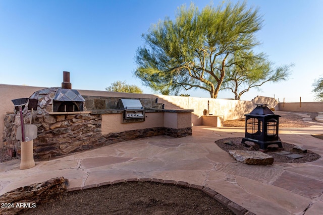 view of patio / terrace featuring area for grilling and an outdoor kitchen