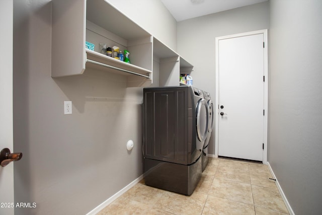 13072 W Alyssa Ln, Peoria, AZ 85383 - laundry area with washing machine and dryer, baseboards, and light tile patterned floors