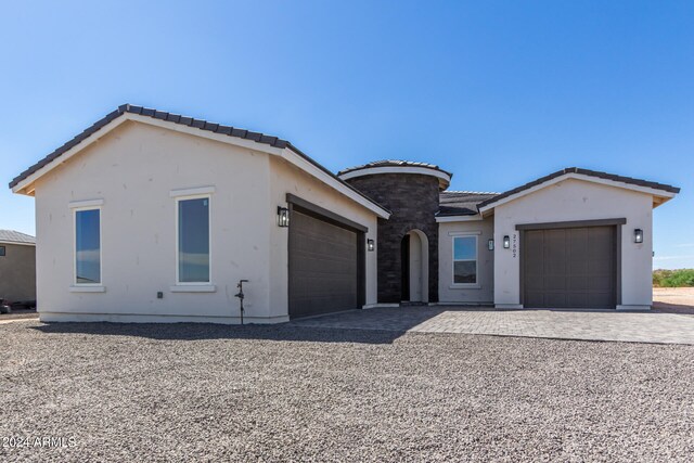 view of front of property featuring a garage