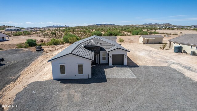 view of front of home with an outdoor structure and a mountain view