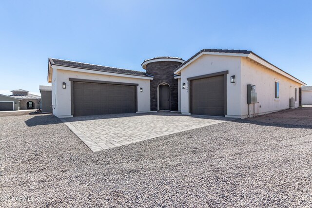 view of front facade with a garage