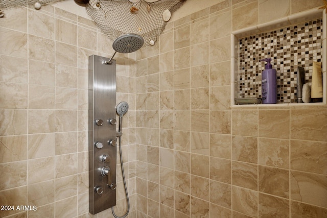 bathroom featuring a tile shower