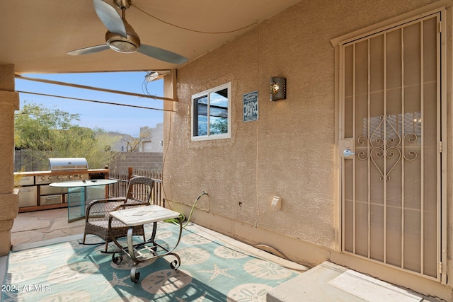 view of patio featuring grilling area, an outdoor kitchen, and ceiling fan