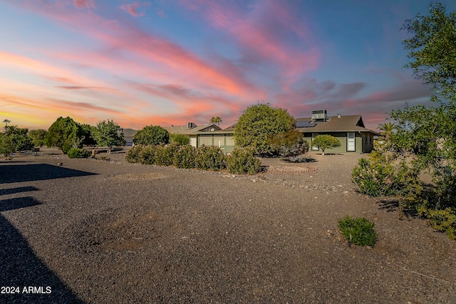 view of yard at dusk