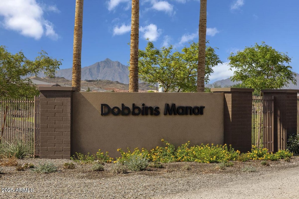 community sign featuring a mountain view