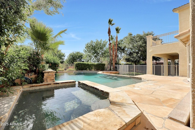 5726 W Park View Ln, Glendale, AZ 85310 - view of swimming pool with an in-ground hot tub, a fenced backyard, and a patio area