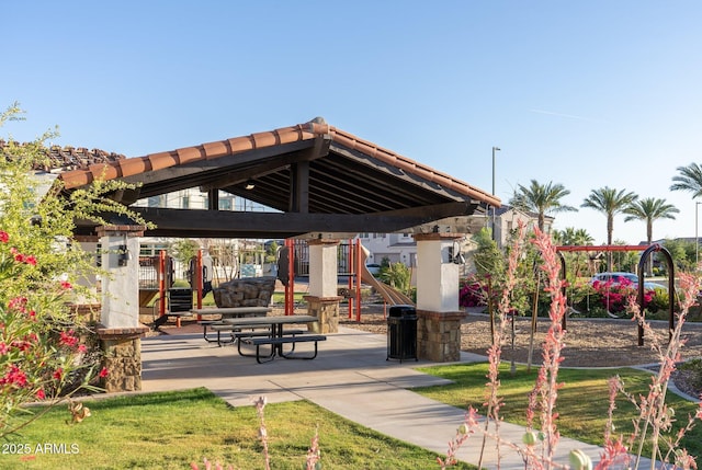 923 W Yellowstone Way, Chandler, AZ 85248 - view of home's community featuring a playground and a gazebo
