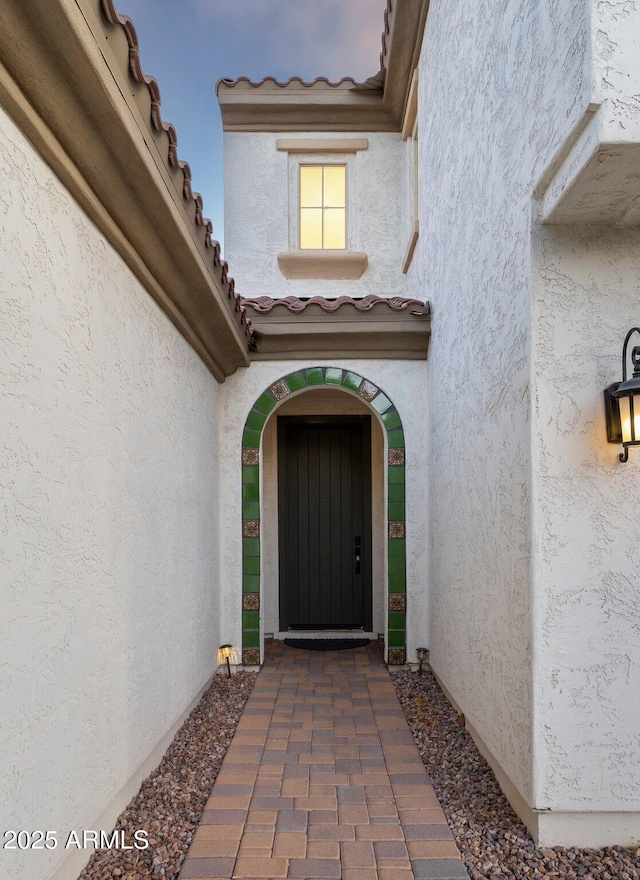 923 W Yellowstone Way, Chandler, AZ 85248 - property entrance with stucco siding and a tiled roof
