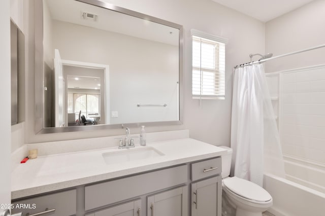 155 N Lakeview Blvd Unit 268, Chandler, AZ 85225 - full bathroom featuring toilet, healthy amount of natural light, vanity, and shower / bath combination with curtain