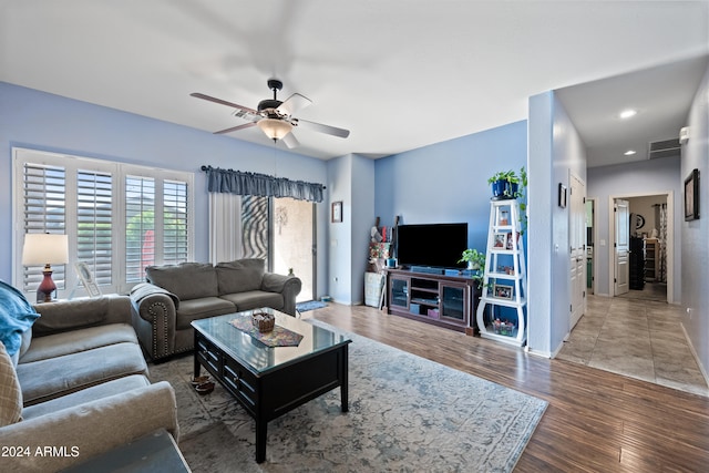 living area featuring ceiling fan, recessed lighting, wood finished floors, visible vents, and baseboards