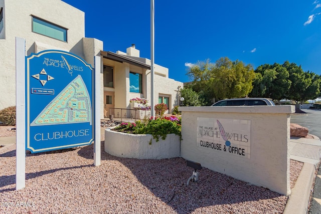 view of community / neighborhood sign