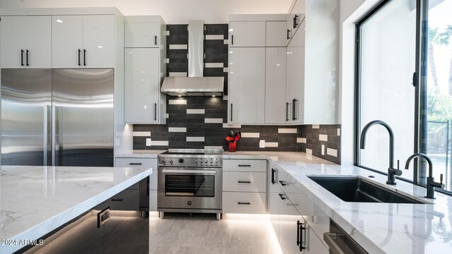 kitchen featuring pendant lighting, stainless steel appliances, sink, and a kitchen island