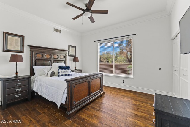 30600 N Pima Rd N Unit 81, Scottsdale, AZ 85266 - bedroom featuring dark wood-type flooring, crown molding, baseboards, and a ceiling fan