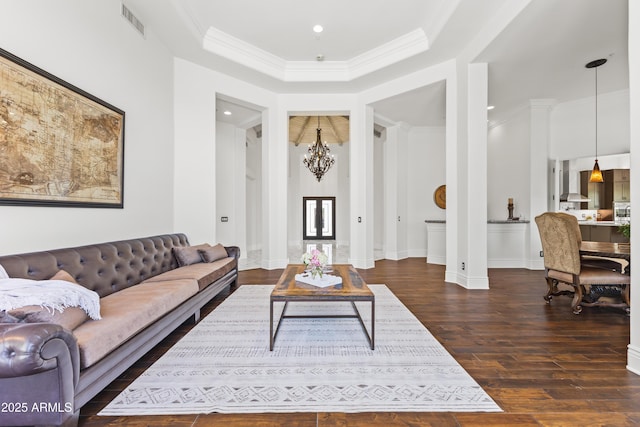 30600 N Pima Rd N Unit 81, Scottsdale, AZ 85266 - living area featuring a tray ceiling, a chandelier, wood finished floors, crown molding, and recessed lighting