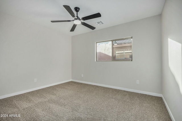 carpeted empty room featuring ceiling fan