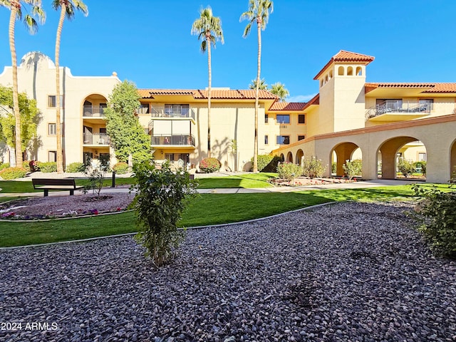 view of community featuring a yard