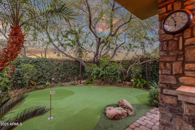 view of yard at dusk