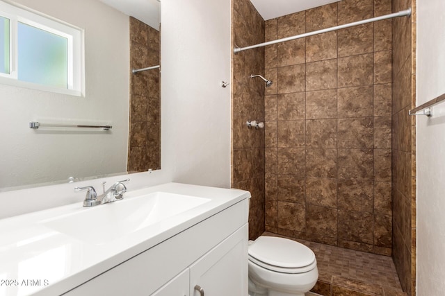 3118 W Aster Dr, Phoenix, AZ 85029 - full bathroom featuring vanity and a tile shower