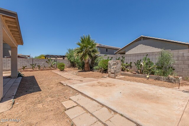 6350 W Hess St, Phoenix, AZ 85043 - view of yard with a patio