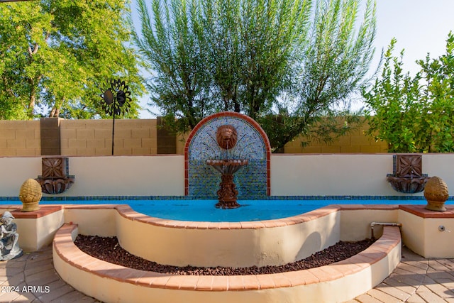 view of swimming pool