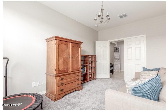 living area featuring light colored carpet, baseboards, a chandelier, and visible vents