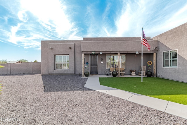 view of front of property featuring a patio area