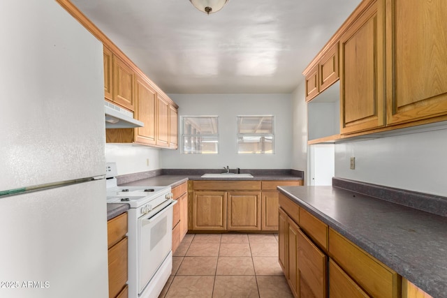 813 N Gilbert Ave, Casa Grande, AZ 85122 - kitchen featuring a sink, dark countertops, under cabinet range hood, and white appliances