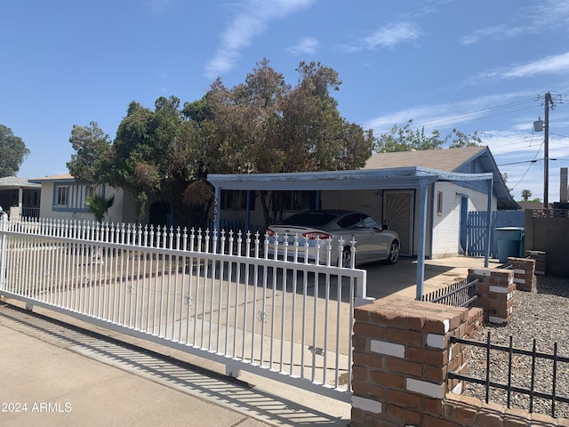 5833 W Rosewood Ln, Phoenix, AZ 85031 - view of front of property with a fenced front yard and driveway