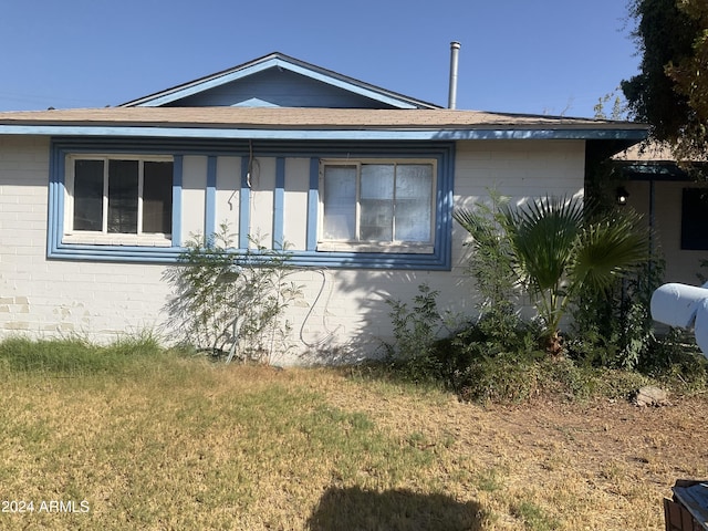 5833 W Rosewood Ln, Phoenix, AZ 85031 - view of side of home with a lawn