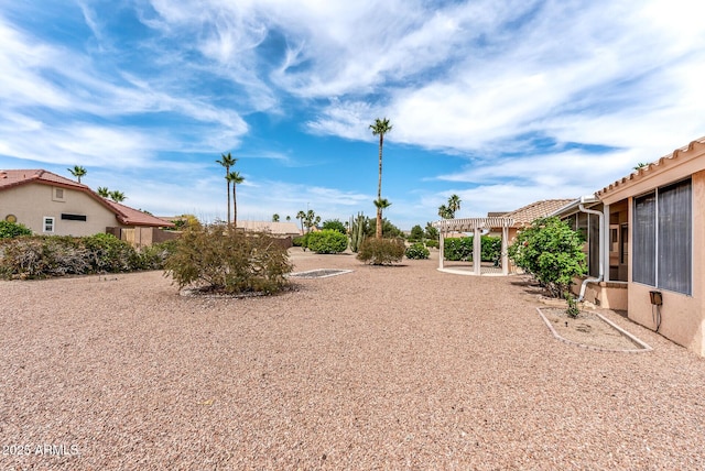 view of yard featuring a pergola