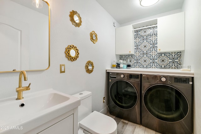 1656 W Meseto Cir, Mesa, AZ 85202 - full bathroom featuring washer and dryer, vanity, wood finished floors, toilet, and baseboards