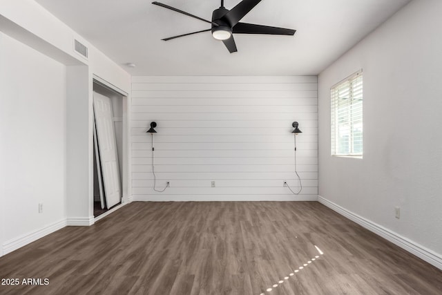 unfurnished room featuring dark hardwood / wood-style flooring and ceiling fan