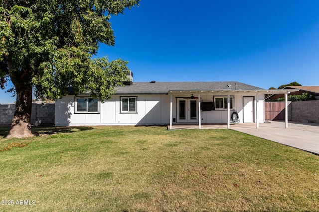 back of property with a patio area, ceiling fan, and a yard