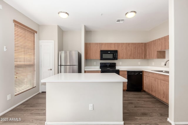 22125 N 29th Ave Unit 158, Phoenix, AZ 85027 - kitchen featuring black appliances, a sink, dark wood-style flooring, and a kitchen island
