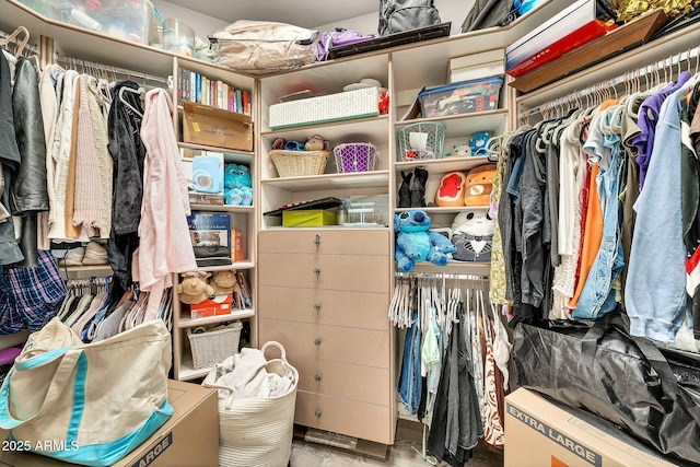 6215 E Surrey Ave, Scottsdale, AZ 85254 - view of walk in closet
