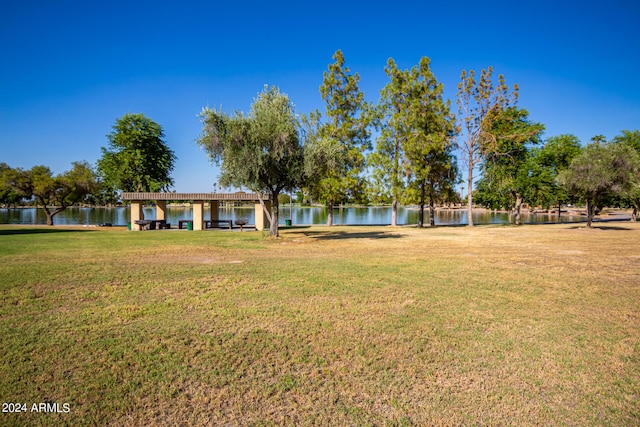 view of yard featuring a water view