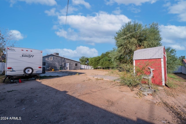 view of yard with a shed