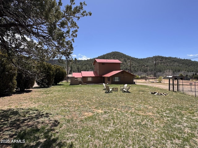9107 W Fossil Creek Rd, Strawberry, AZ 85544 - view of grassy yard featuring a mountain view and a forest view