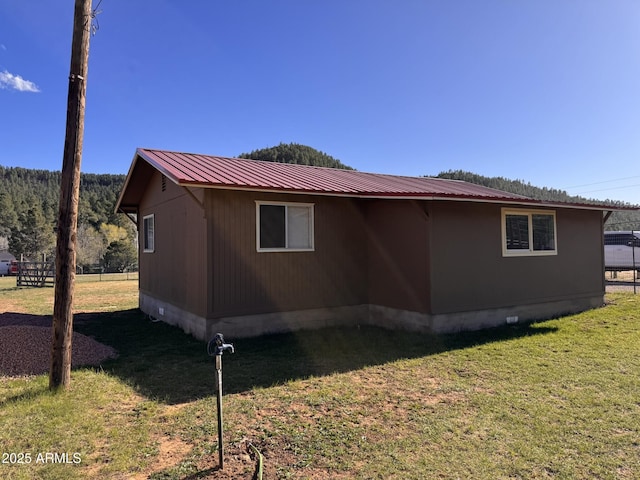 9107 W Fossil Creek Rd, Strawberry, AZ 85544 - view of side of home featuring a metal roof and crawl space
