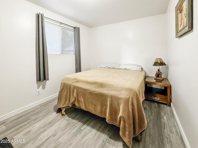 9107 W Fossil Creek Rd, Strawberry, AZ 85544 - bedroom featuring wood finished floors and baseboards
