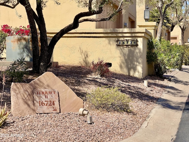 view of community / neighborhood sign