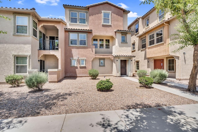 7718 W Pipestone Pl, Phoenix, AZ 85035 - view of front facade featuring stucco siding and a tiled roof