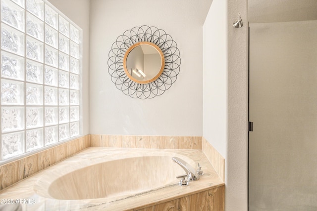 3501 Camino Bella Rosa, Sierra Vista, AZ 85650 - bathroom with a bath