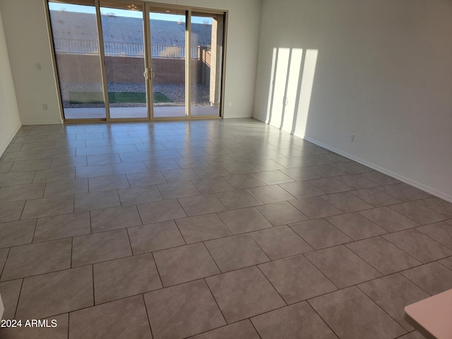 spare room featuring light tile patterned flooring