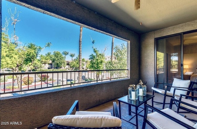 15252 N 100th St Unit 2157, Scottsdale, AZ 85260 - balcony with a ceiling fan